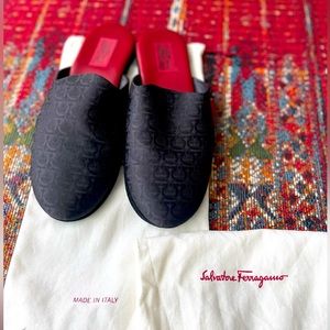 Salvatore Ferragamo Black Men's Nazzareno Slippers. Size 11.